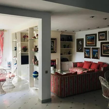 Villa Estilo Californiano Con Piscina