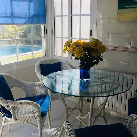 Villa Estilo Californiano Con Piscina