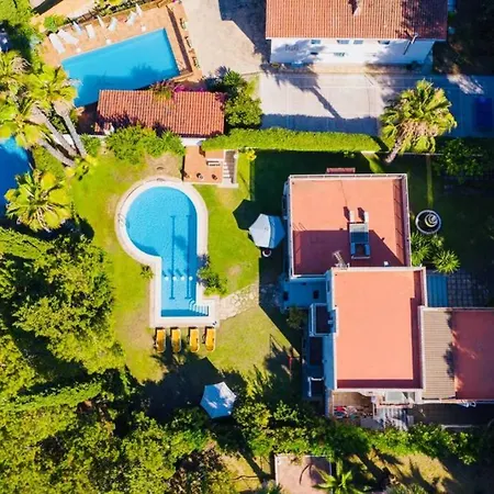 Estilo Californiano Con Piscina * Рода-де-Бара